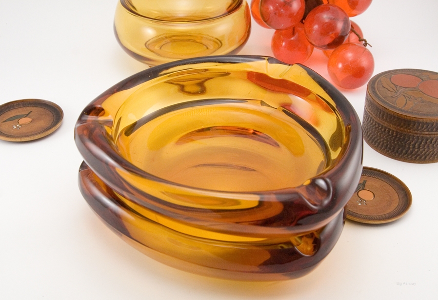 The Big Cigar Ashtray by Viking Art Glass - Image 5