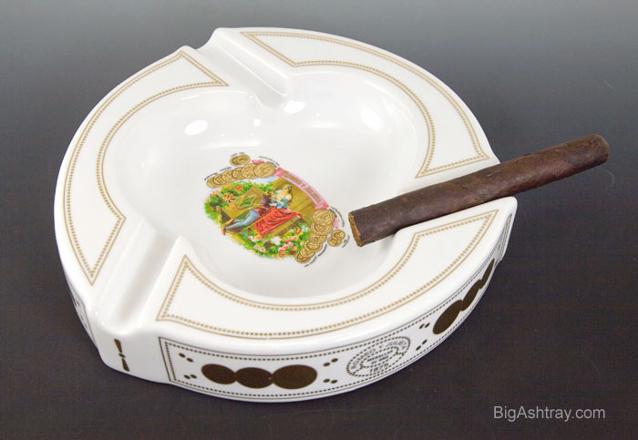 Classic Romeo and Julieta Porcelain Cigar Ashtray - Image 2