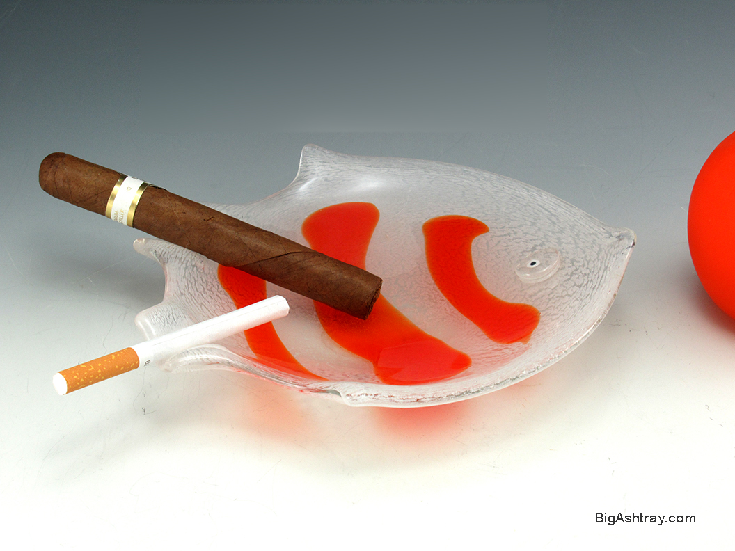Vintage Big Fish Ashtray Czech or Italian Glass Handmade - Image 2