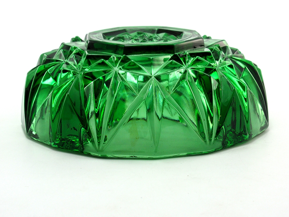 Deep Ashtray with Ramp Rests in Green Glass - Image 4