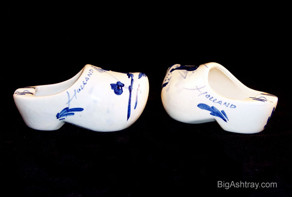 Dutch Delft Vintage Shoe Ashtray Set - Image 2