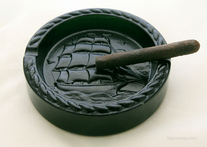 Fenton Art Glass Rose pattern ashtray from the 1960s - Image 4