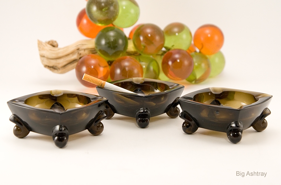 Quality Glass Ashtrays by Duncan Miller in Chestnut - Image 2