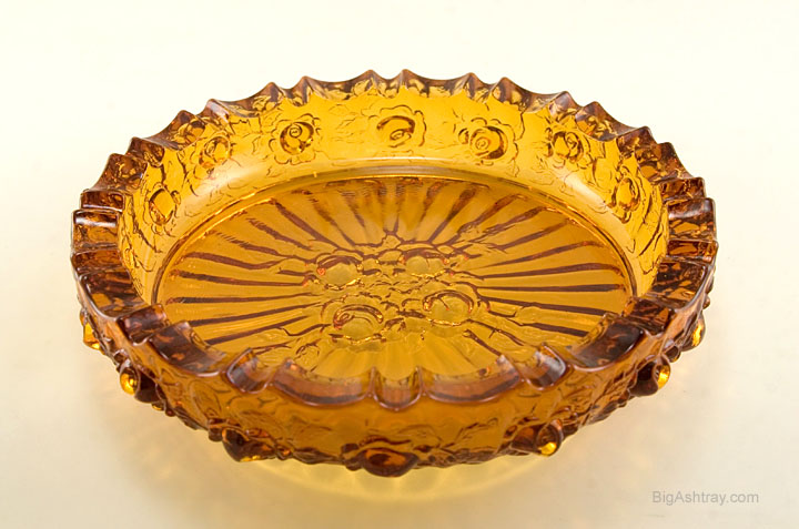 Fenton Art Glass Rose pattern ashtray from the 1960s - Image 2