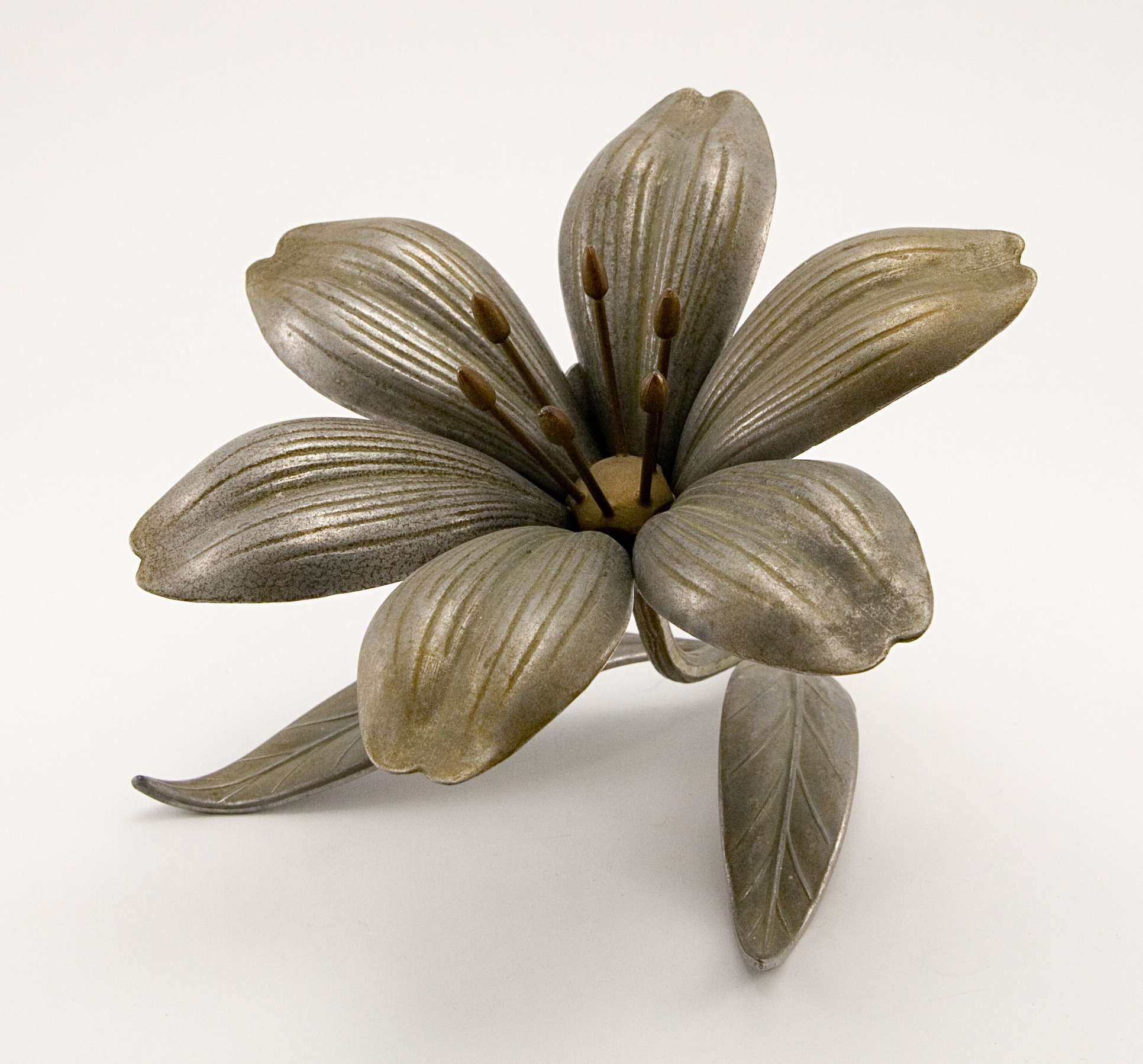 Art Nouveau Flower with Hidden Ashtrays - Image 2