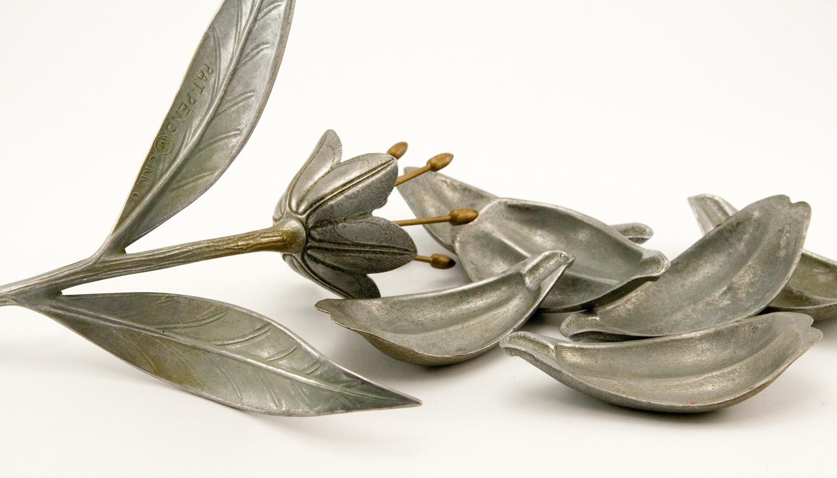 Art Nouveau Flower with Hidden Ashtrays - Image 5
