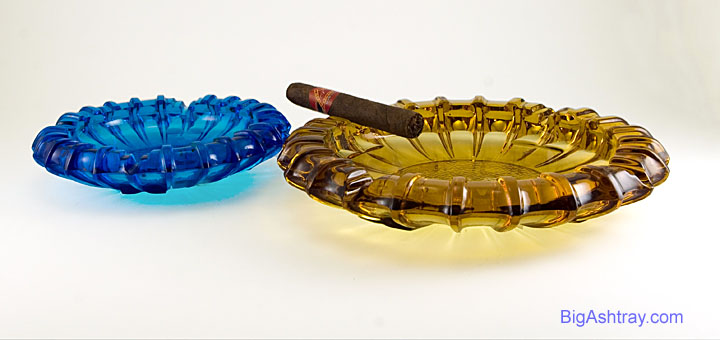 Fostoria Dual Rest Heavy Glass Ashtray Set - Image 3