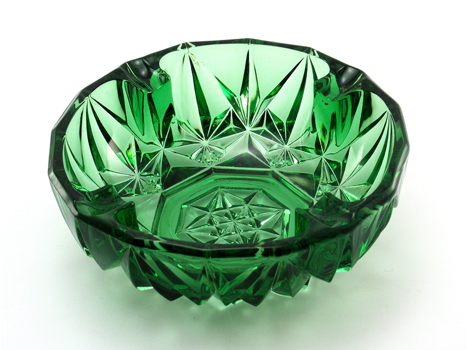 Deep Ashtray with Ramp Rests in Green Glass - Image 2