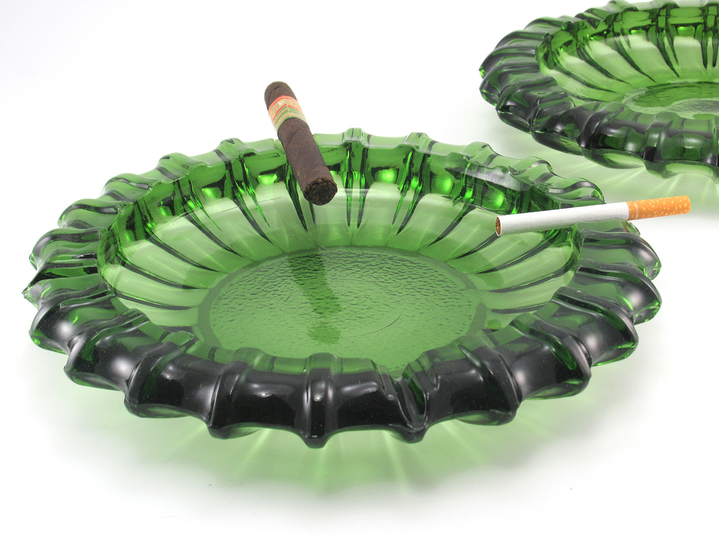 Patio Ashtray Set in Garden Green Weigh 4 lbs Each - Image 4