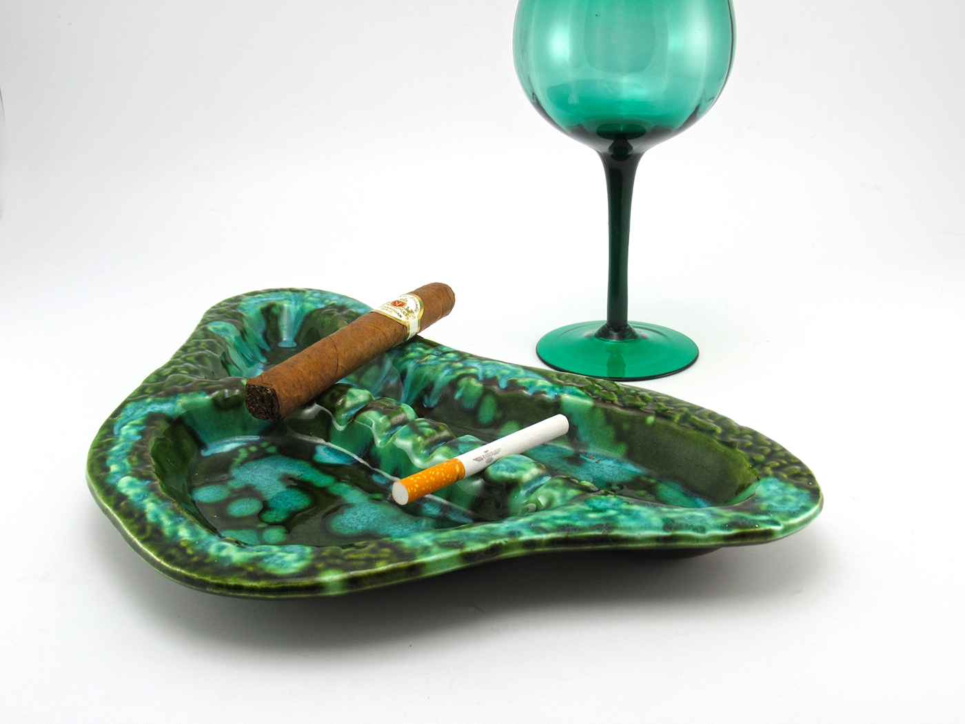 Mid-20th Century Hippie Ashtray Made in California Studios - Image 2