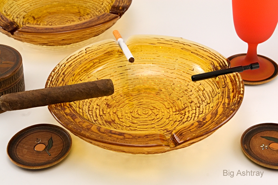 Large Soreno Pattern Ashtray in Amber Retro Glass - Image 3