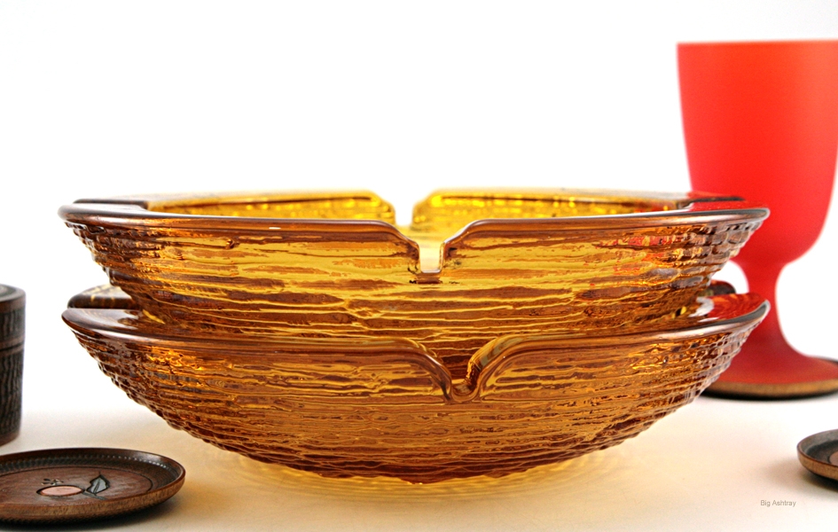 Large Soreno Pattern Ashtray in Amber Retro Glass - Image 2