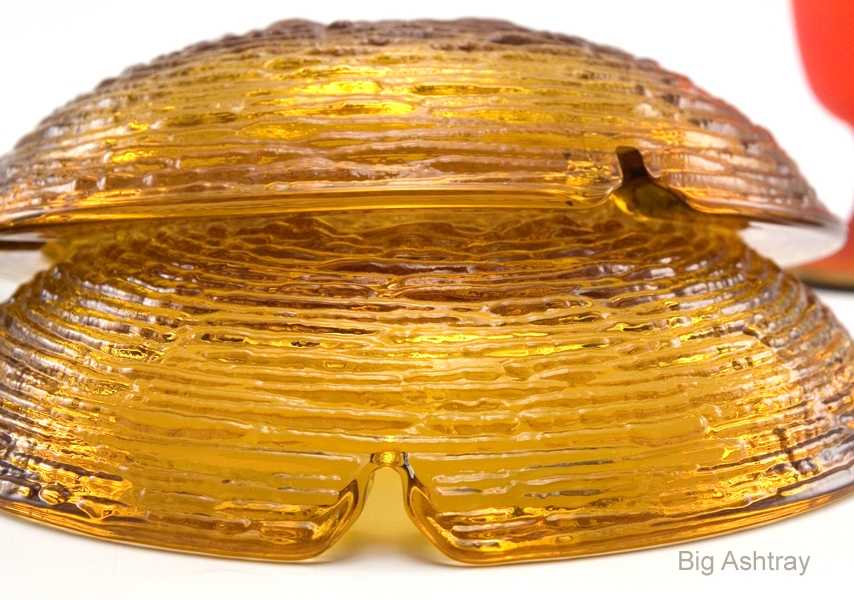 Large Soreno Pattern Ashtray in Amber Retro Glass - Image 4
