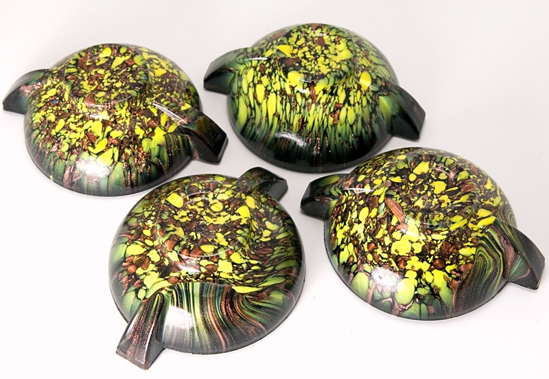 Set of 4 Mid-Century Italian Glass Ashtrays - Image 2