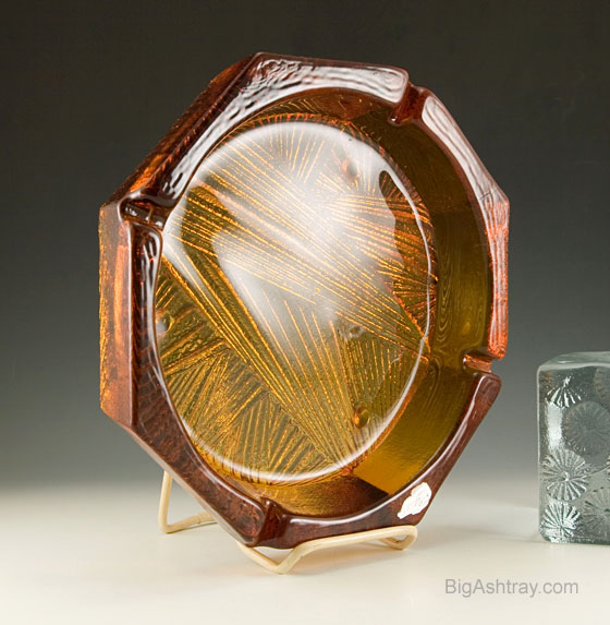 Retro Decor Stacking Ashtray Set by Viking Art Glass - Image 4