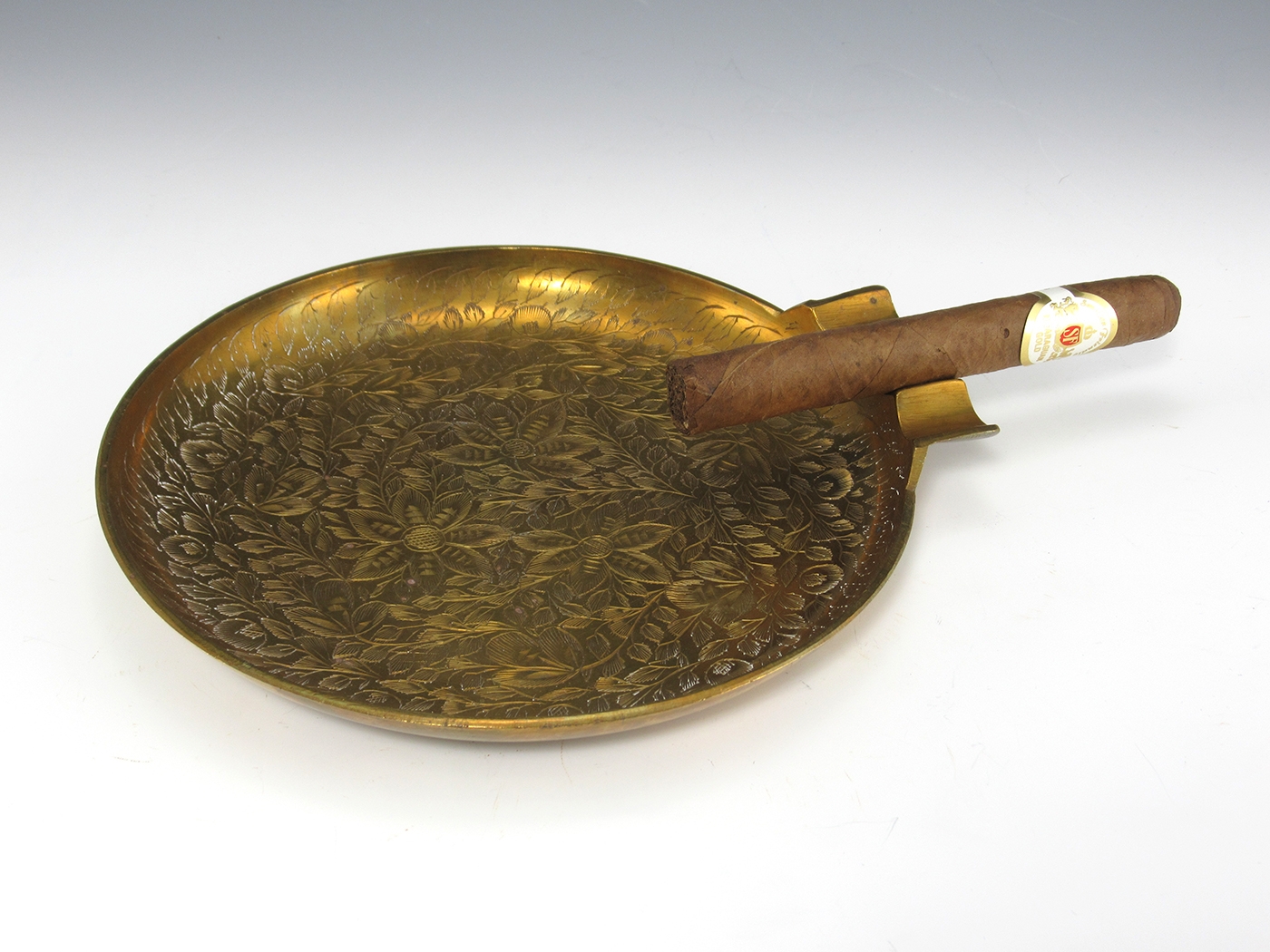 Large Cigar Ashtray Brass Engraved Decor Hand-Made India - Image 2
