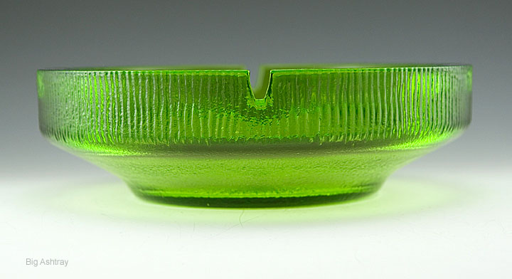 Big Green Party Ashtray Vintage Glass - Image 3