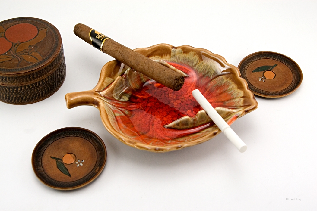 Leaf Ashtray Retro Hippie Pottery - Image 2
