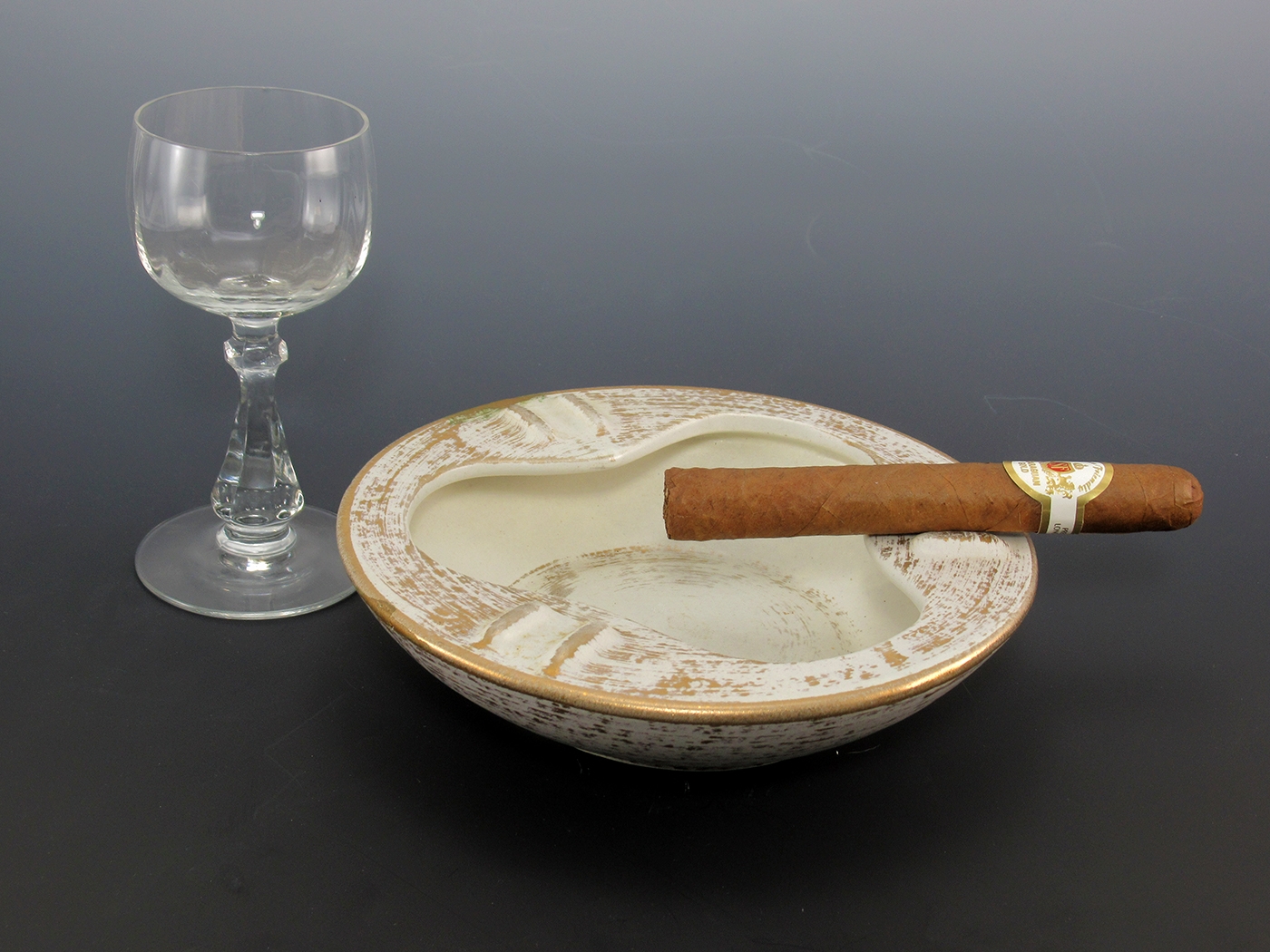 Royal Haeger Ashtray in Gold Tweed 22K Gold Decor - Image 3