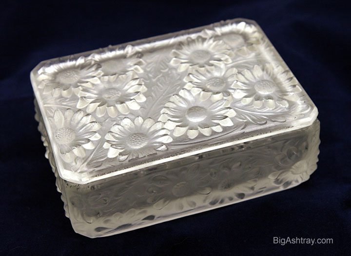 Marguerites Carved Glass Rosice Stash Box - Image 4