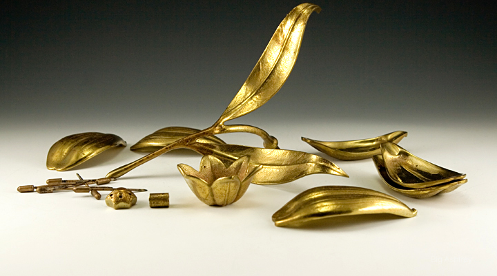 Metal Flower Ashtray with Removable Petals - Image 5