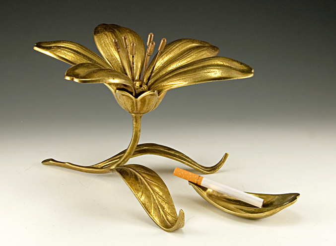 Metal Flower Ashtray with Removable Petals