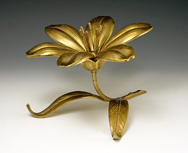 Metal Flower Ashtray with Removable Petals - Image 2