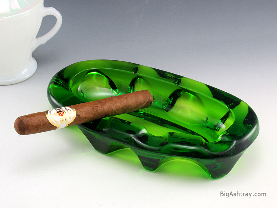 Mid-Century Modern Art Glass Ashtray Hand-Made by Viking U.S.A. - Image 2