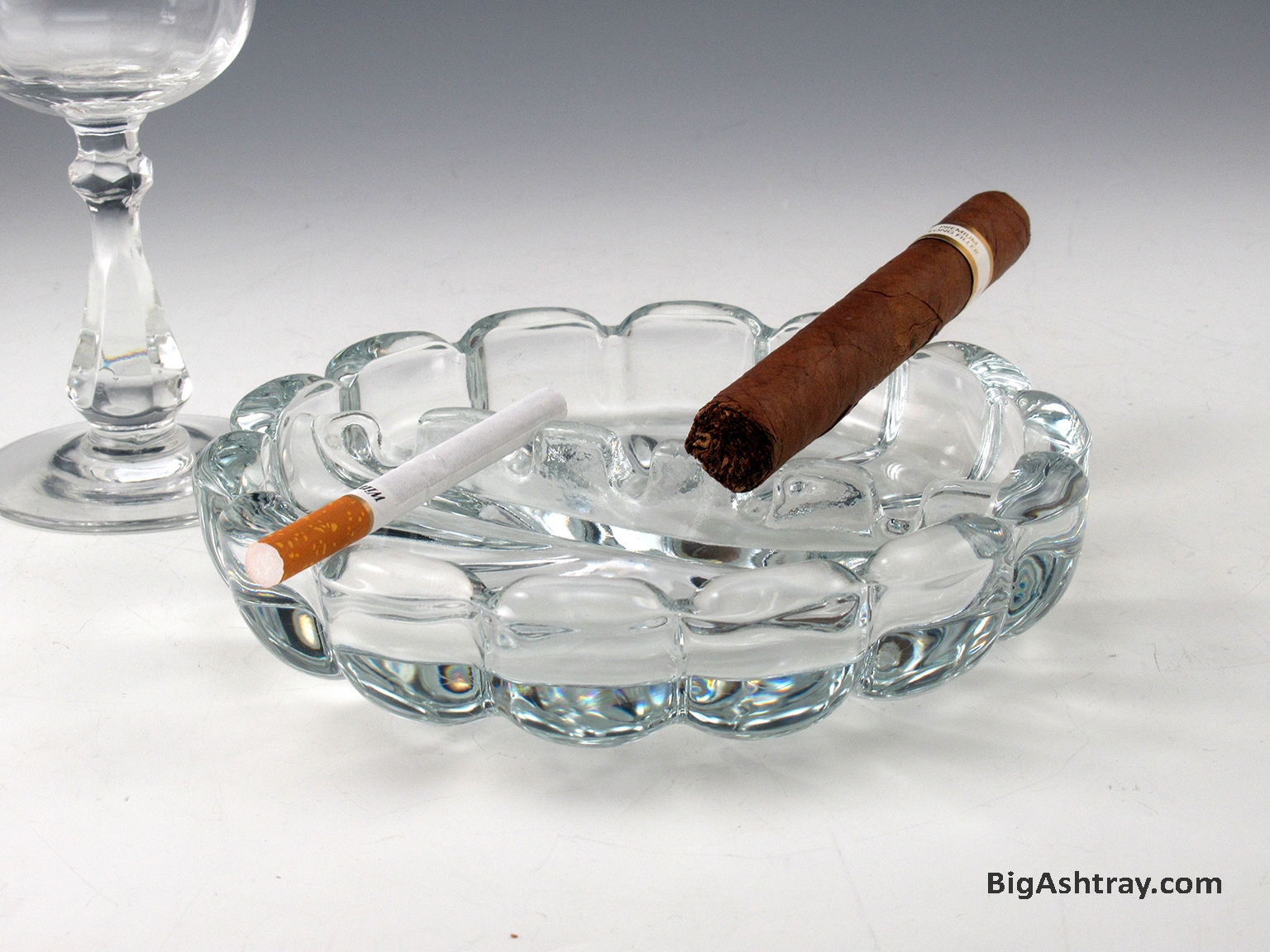 Ashtray by Viking Art Glass USA Mid-Century Modern