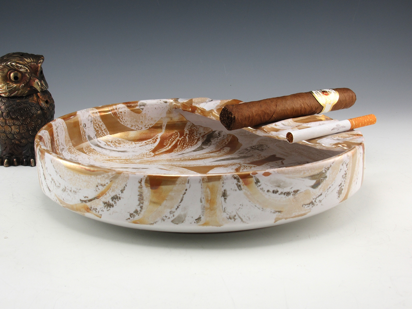 Italian Retro Modern Decor Large Art Pottery Ashtray - Image 3