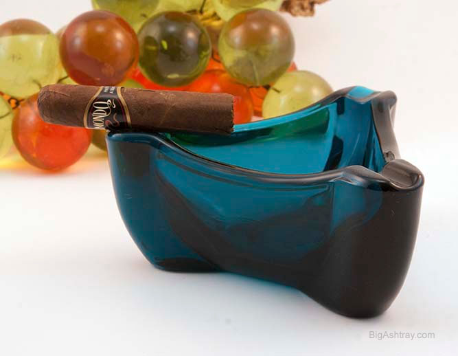 Mid-Century Modern Viking Art Glass Cigar Ashtray