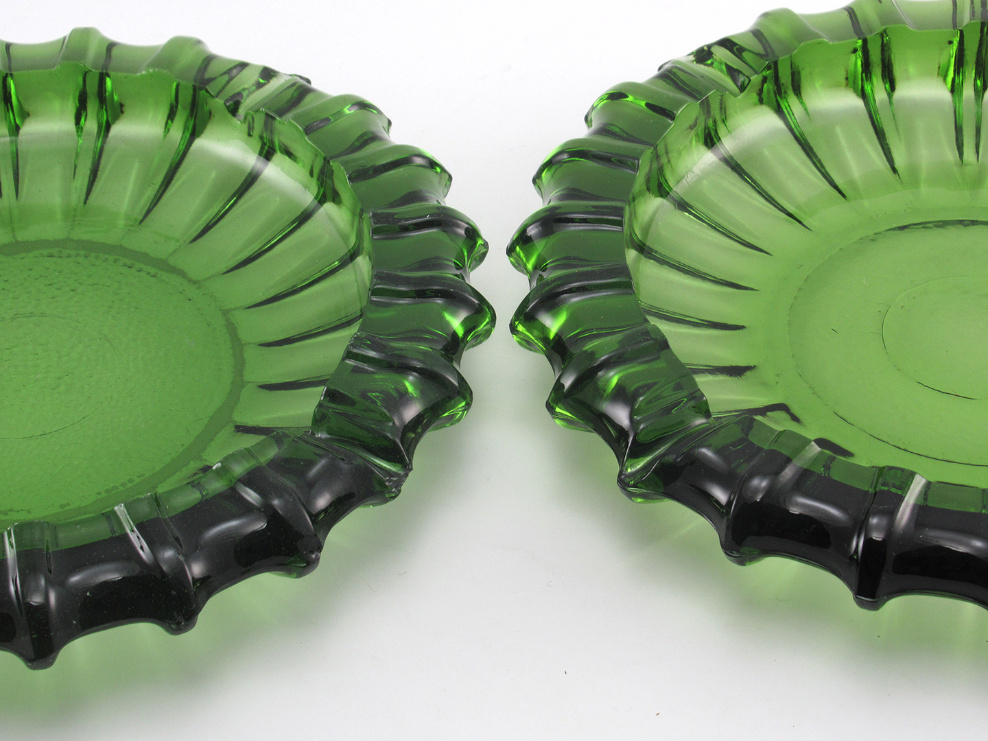 Patio Ashtray Set in Garden Green Weigh 4 lbs Each - Image 2
