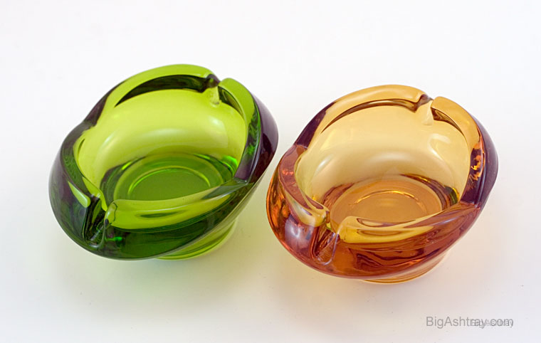 Retro Decor Stacking Ashtray Set by Viking Art Glass - Image 2