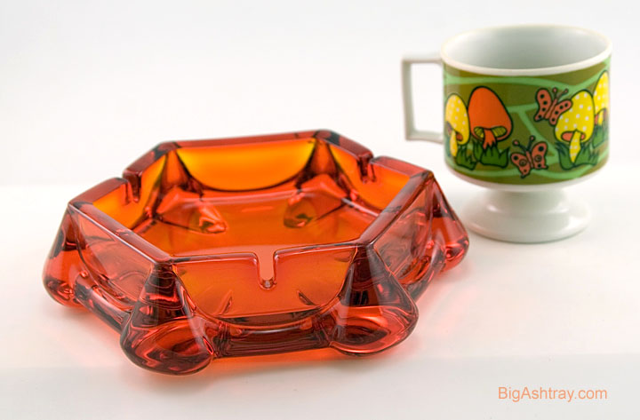 Retro Mod Vintage Art Glass Ashtray in Persimmon - Image 2