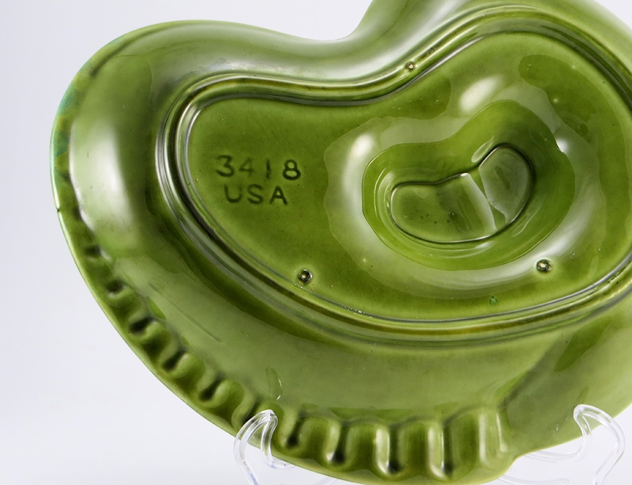 Retro Ashtray in Classic Kidney Bean Form - Image 3