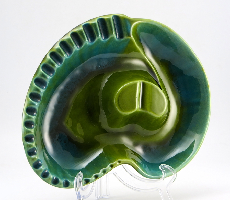 Retro Ashtray in Classic Kidney Bean Form - Image 2