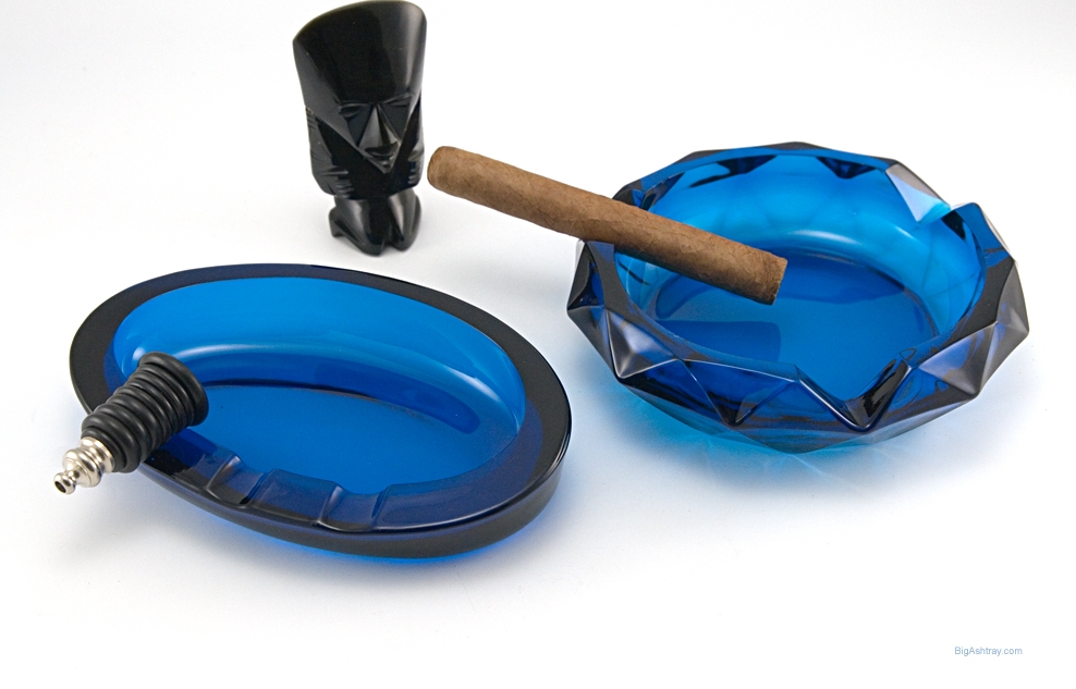Ellipse Ashtray in Bluenique by Viking Art Glass 1960s - Image 5