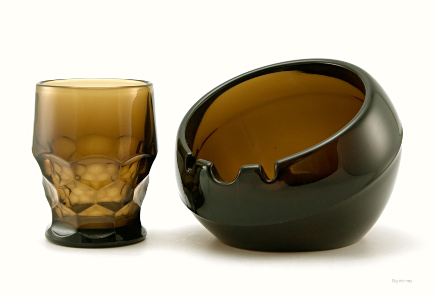 Mid-Century Modern Art Glass Ball Ashtray by Viking USA - Image 4