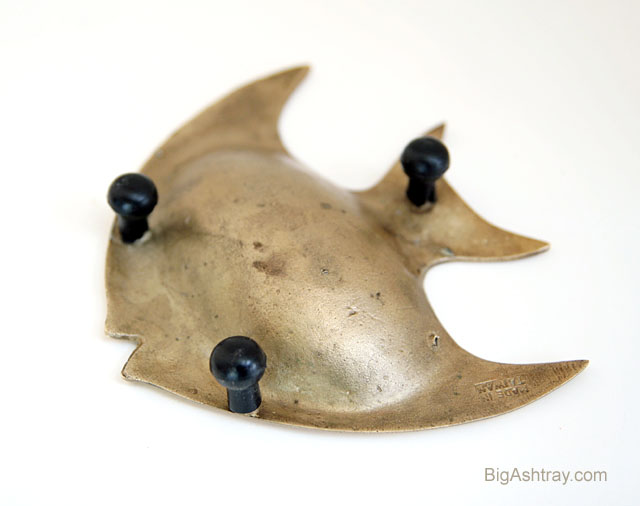 Retro Modern Tripod Fish Ashtray Set - Image 2