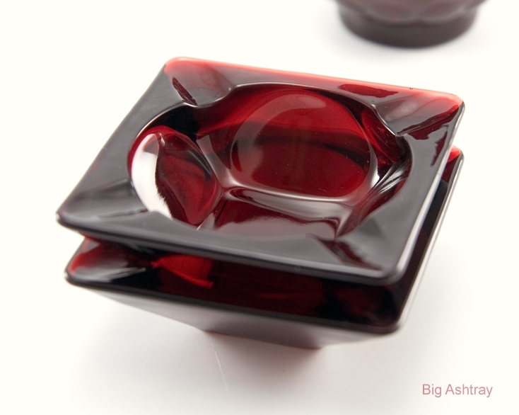 Classic Royal Ruby Glass Vintage Ashtray Set of 2 - Image 3