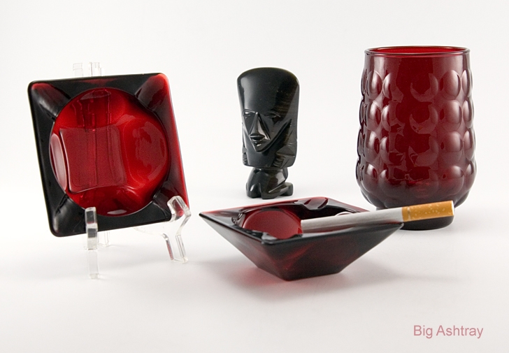 Classic Royal Ruby Glass Vintage Ashtray Set of 2 - Image 4