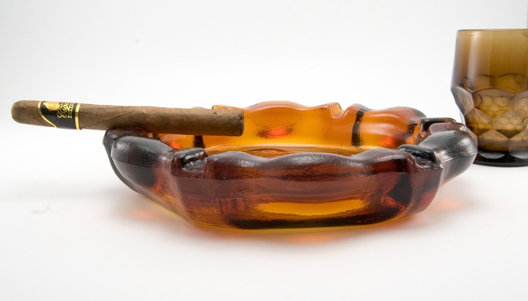 Huge Glass Cigar Ashtray Bi Centennial USA Eagle - Image 2