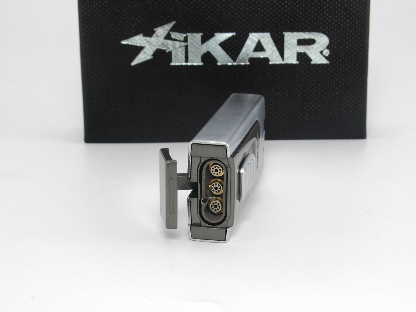 Premium Cigar Lighter Xikar Triple Jet Flame in Gunmetal - Image 3
