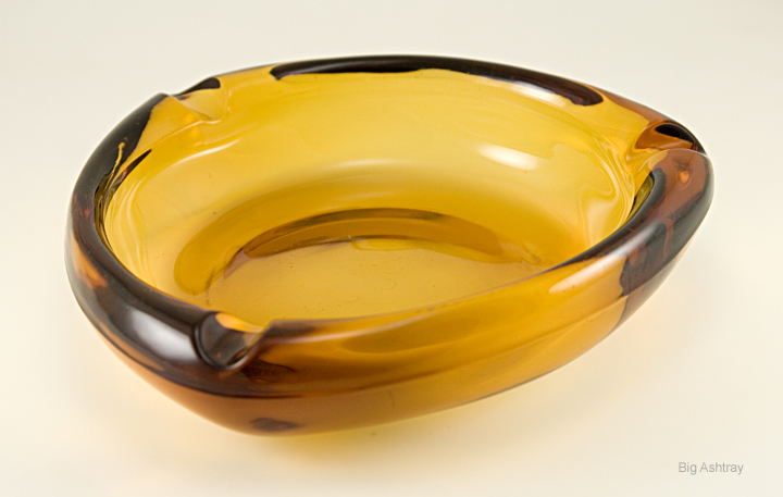 The Big Cigar Ashtray by Viking Art Glass - Image 2