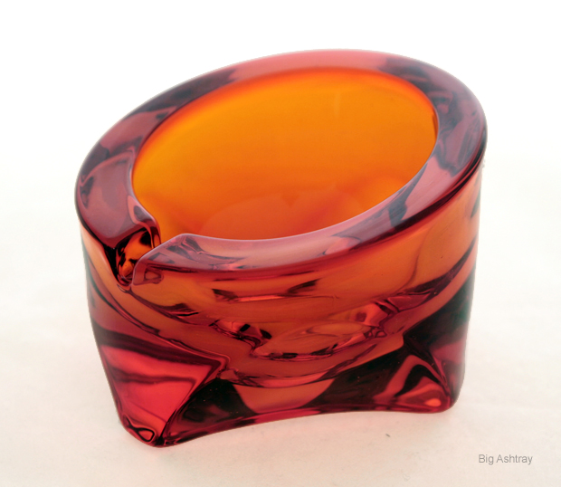 Viking Art Glass Persimmon Tri-Pod Orb Ashtray - Image 2