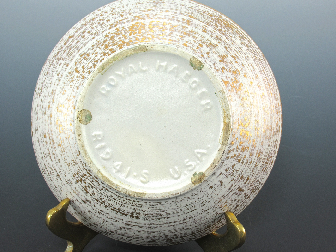 Royal Haeger Ashtray in Gold Tweed 22K Gold Decor - Image 4