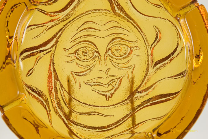 Vintage Glass Sun Face Seven Pound Patio Ashtray - Image 3
