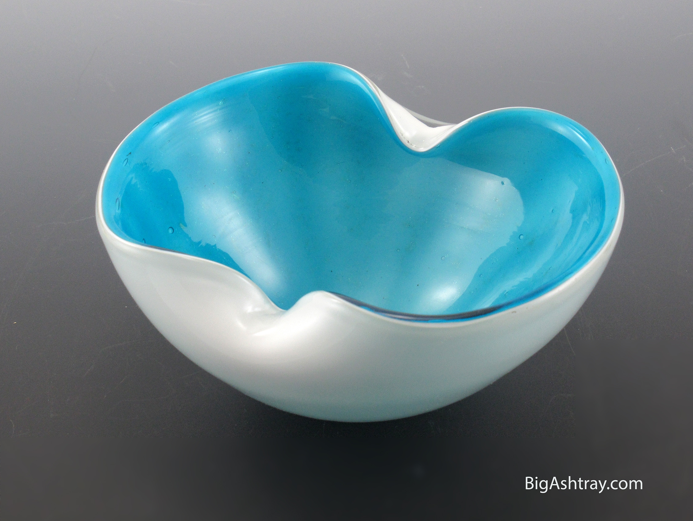 Vintage Murano Art Glass Ashtray Bowl in Blue and White - Image 2