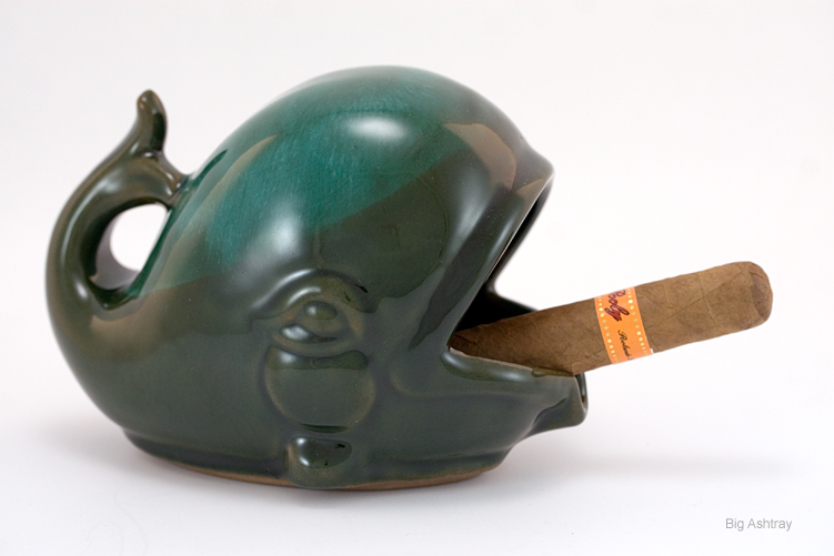 Ashtray Retro Whale in Vintage Pottery
