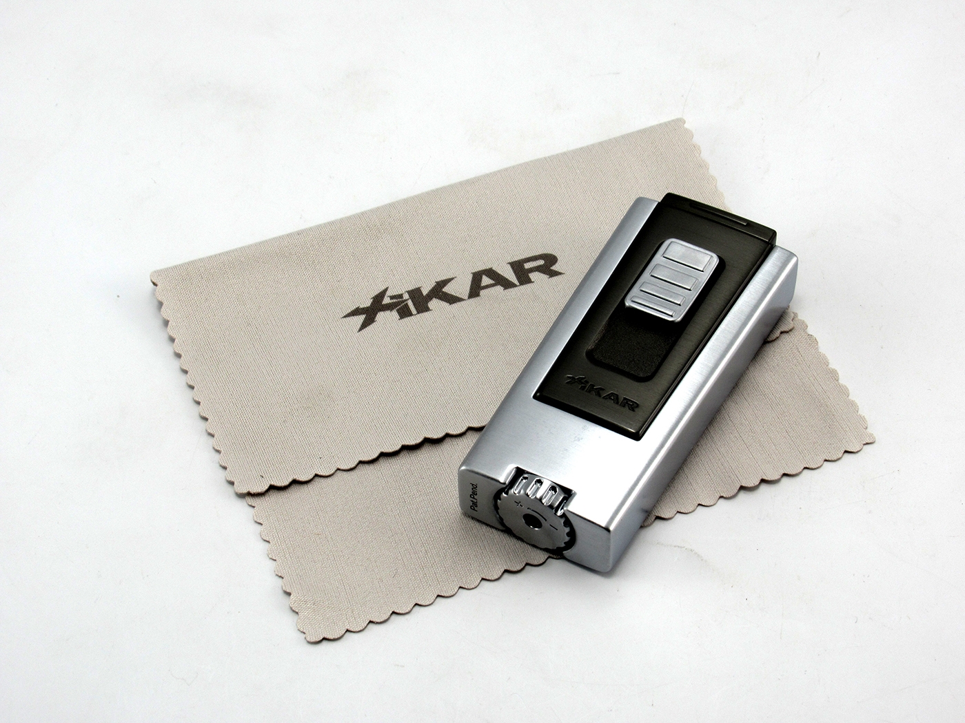 Premium Cigar Lighter Xikar Triple Jet Flame in Gunmetal - Image 6